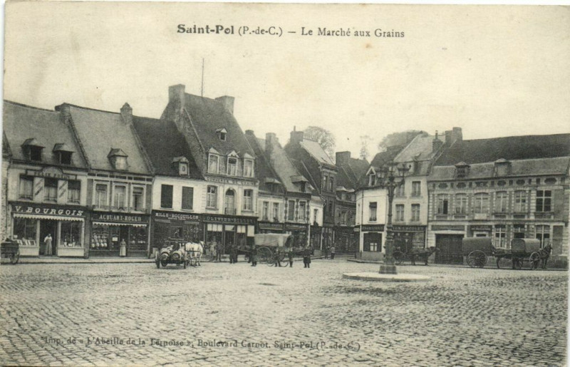 Carte postale ancienne Saint-Pol - Le Marché aux Grains