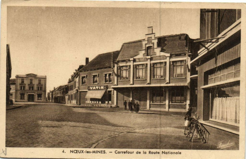 Carte postale ancienne Noeux-les-Mines - Carrefour de la Route Nationale à Noeux-les-Mines