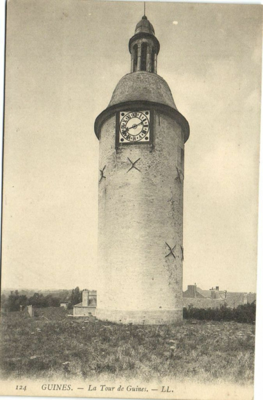 Carte postale ancienne Guines - La Tour de Guines à Guînes