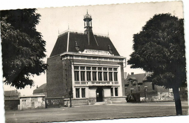Carte postale ancienne Douvrim - Hotel de Ville