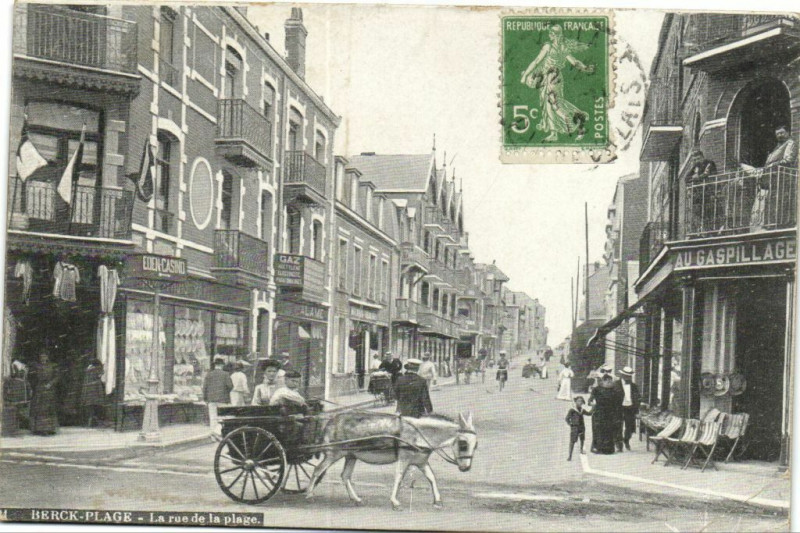 Carte postale ancienne Berck-Plage - Rue de la plage à Berck
