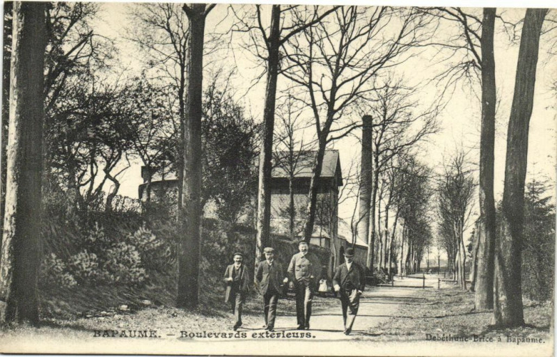 Carte postale ancienne Bapaume - Boulevard exterieurs à Bapaume