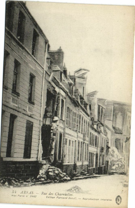 Carte postale ancienne Arras - Rue des Charriates à Arras