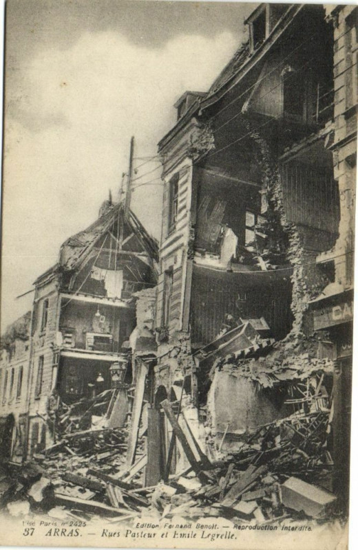 Carte postale ancienne Arras Rue Pasteur et Emile Legreile à Arras