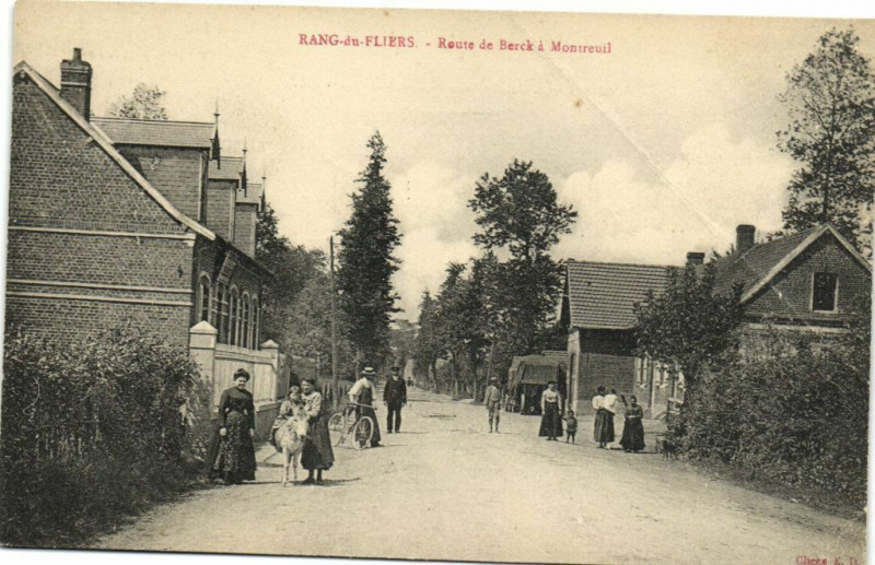 Carte postale ancienne RanG du Fliers-Route de Berck a Montreuil à Berck