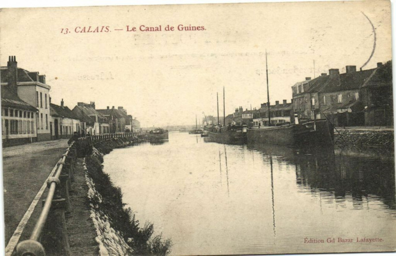 Carte postale ancienne Calais - Le Canal de Guines à Calais