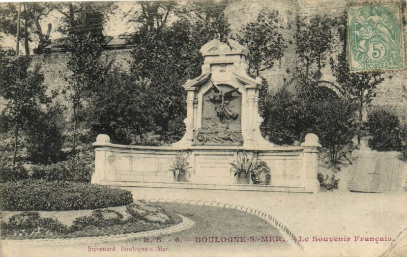 Carte postale ancienne Boulogne-sur-Mer - Le Souvenir Francais à Boulogne-sur-Mer