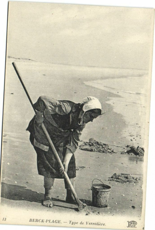 Carte postale ancienne Berck-Plage - Type de Verroliére à Berck