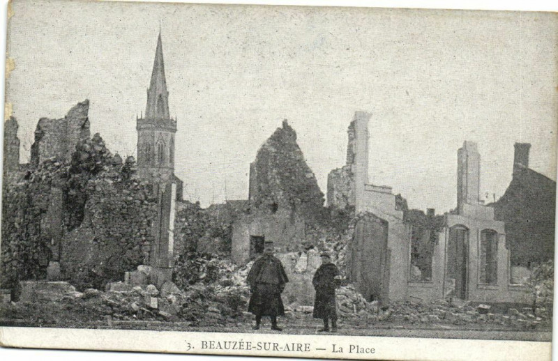 Carte postale ancienne Beauzée sur Aire-La Place