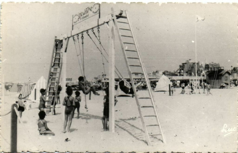 Carte postale ancienne Le Touquet-Paris-Plage - La gymnestique aux agrés au Touquet-Paris-Plage