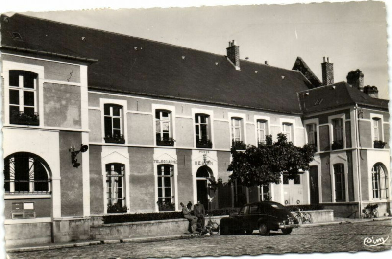 Carte postale ancienne Hesdin - La Poste à Hesdin