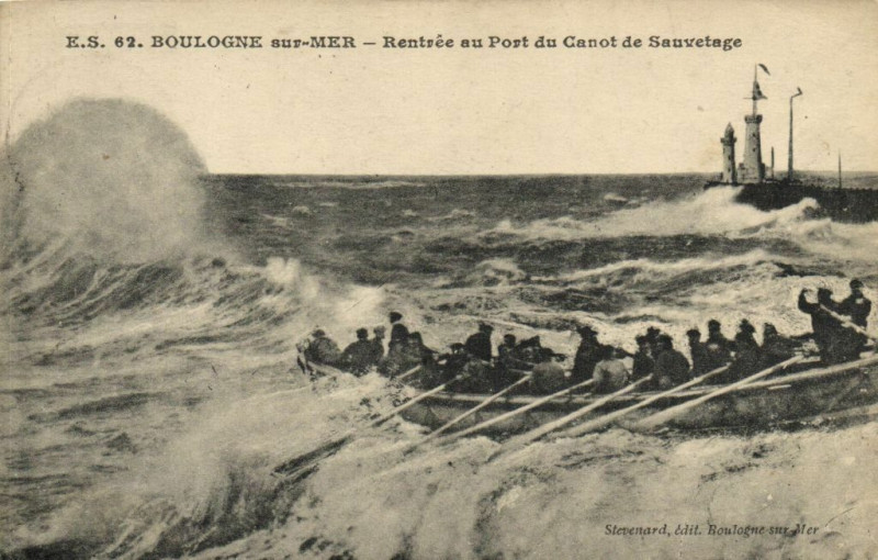 Carte postale ancienne Boulogne-sur-Mer - Rentrée au Port du Canot de Sauvetage à Boulogne-sur-Mer