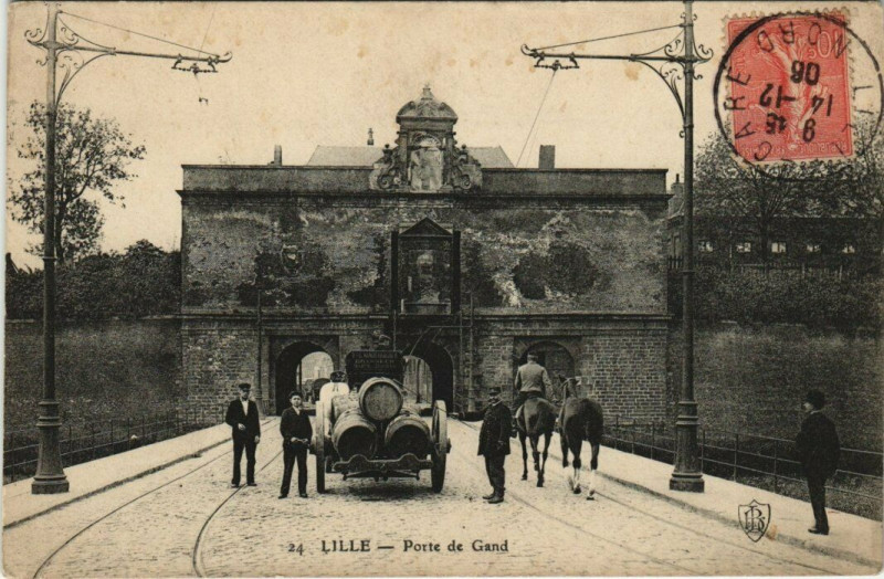Carte postale ancienne Lille - Porte de Gand à Lille