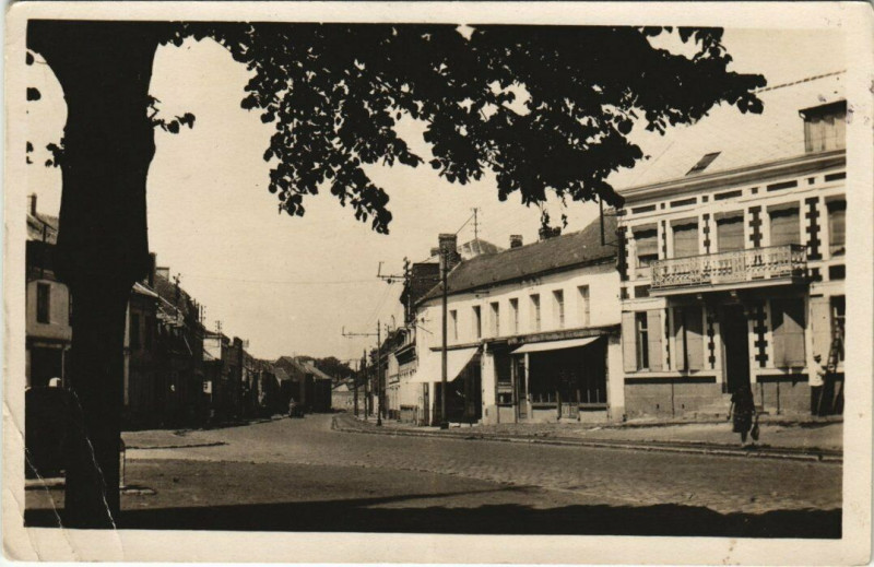 Carte postale ancienne Roismes - Rue de Valenclennes