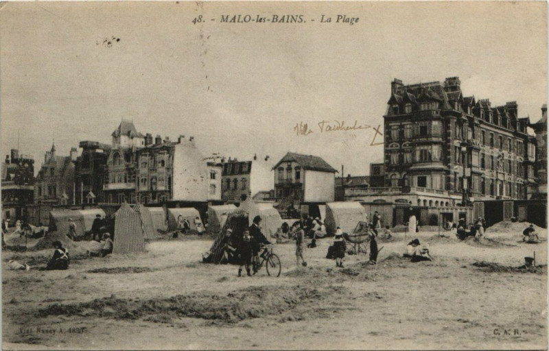 Carte postale ancienne Malo-les-Bains - La Plage
