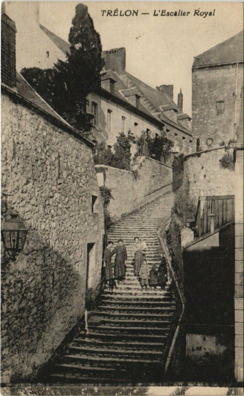 Carte postale ancienne Trelon - L'Escalier ROYal à Trélon