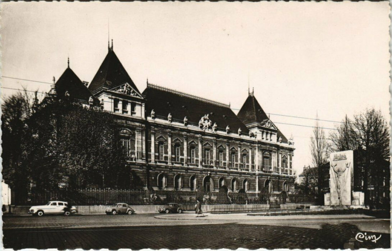 Carte postale ancienne Roubaix - Monument des Martyrs à Roubaix