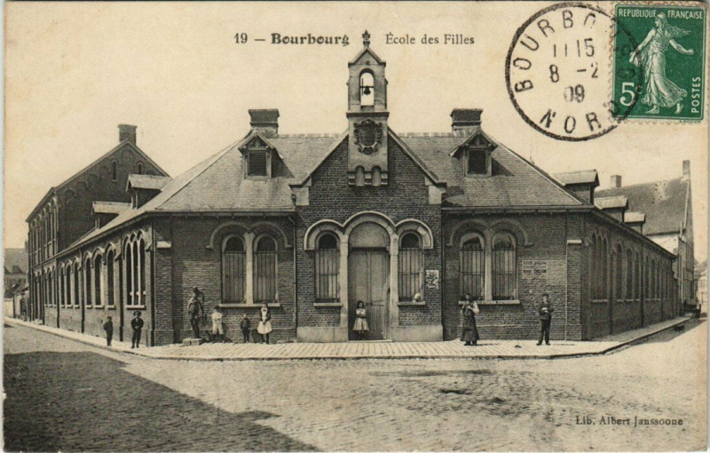 Carte postale ancienne Bourbourg - Ecole des Filles à Bourbourg