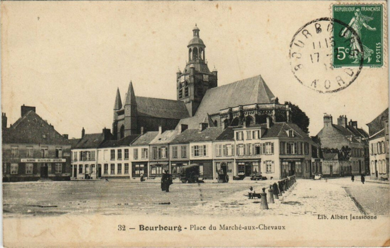 Carte postale ancienne Bourbourg - Place du Marche aux Chevaux à Bourbourg