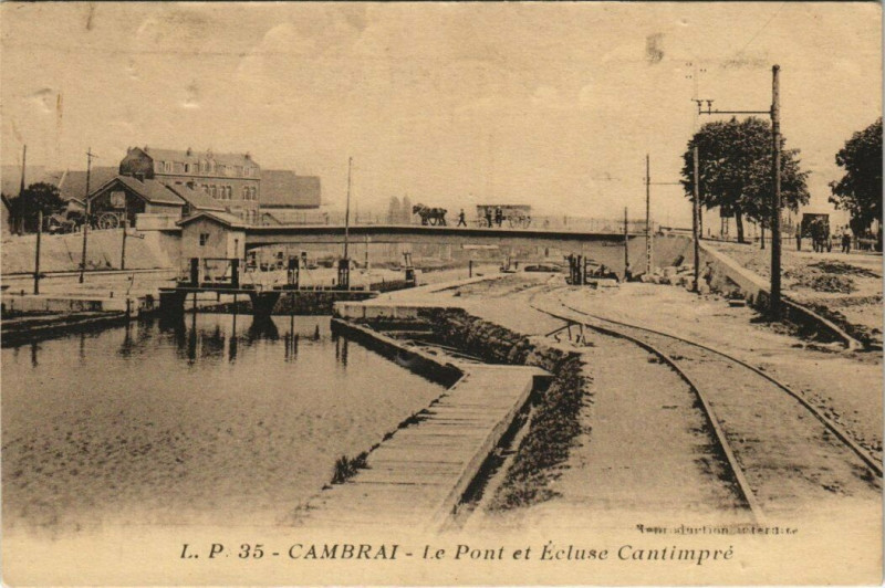 Carte postale ancienne Cambrai - Le Pont et Ecluse Cantimpre à Cambrai
