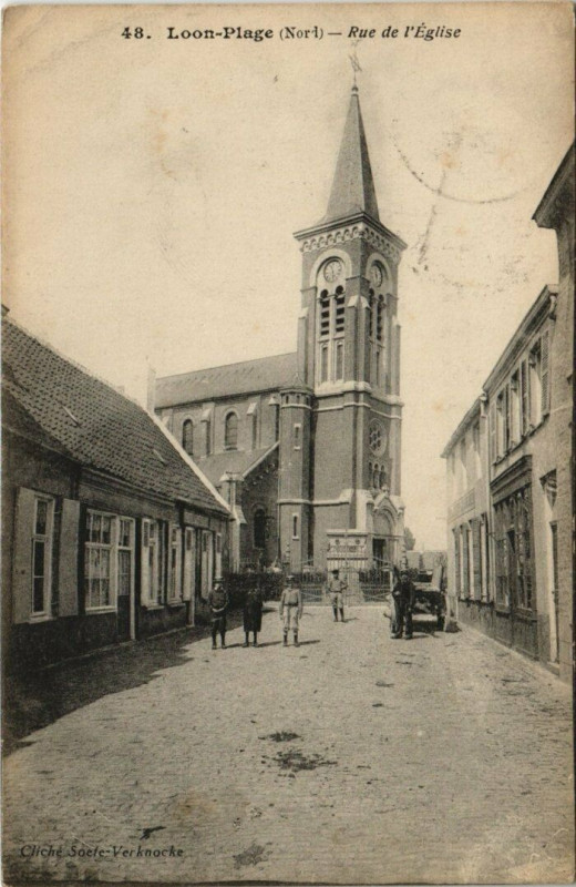 Carte postale ancienne Loon-Plage - Rue de l'Eglise à Loon-Plage