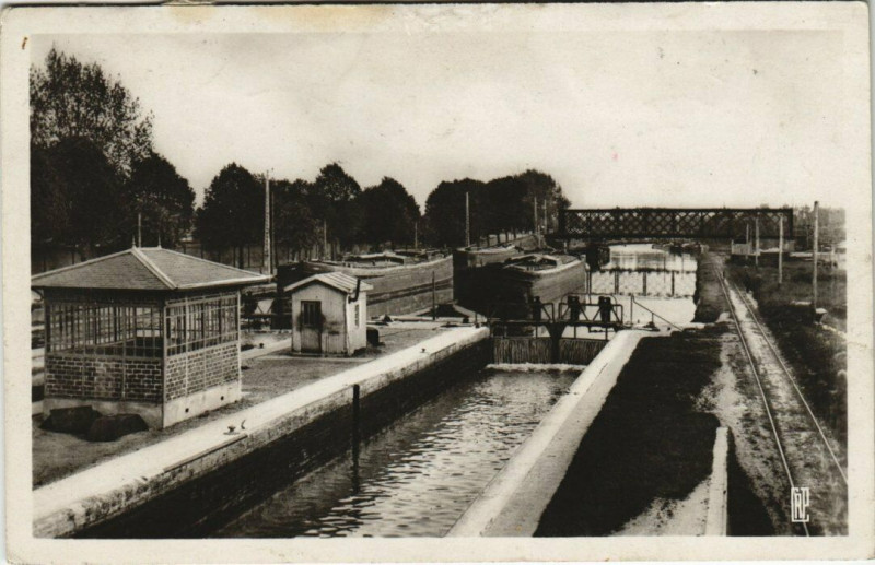 Carte postale ancienne Cambrai - Les Ecluses Cantimpre à Cambrai