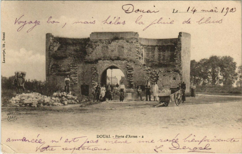 Carte postale ancienne Douai - Porte d'Arras à Douai