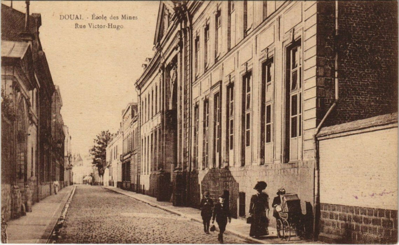 Carte postale ancienne Douai - Ecole des Mines à Douai