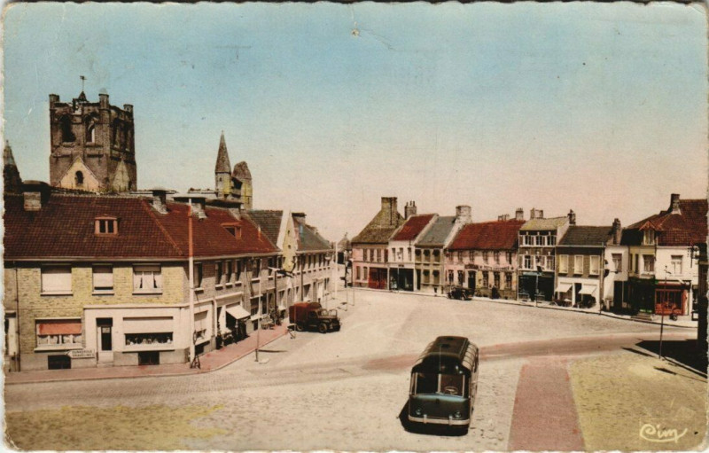 Carte postale ancienne Bourbourg - Place de l'Hotel de Ville à Bourbourg