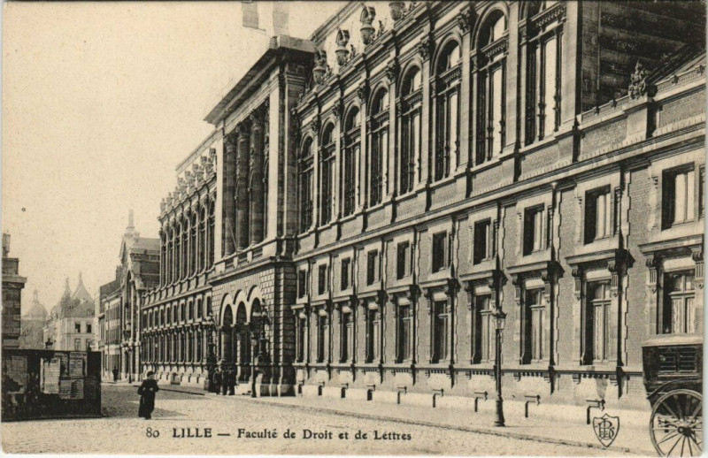 Carte postale ancienne Lille - Faculte de Droit et de Lettres à Lille