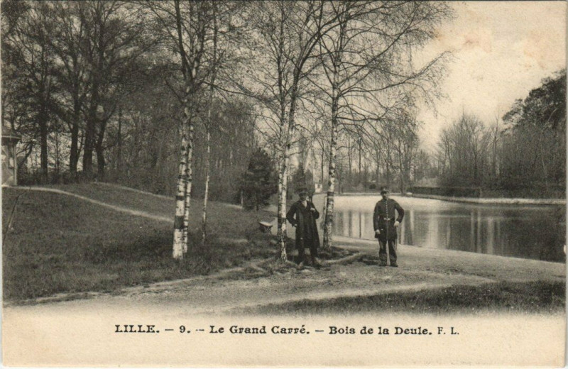 Carte postale ancienne Lille - Le Grand Carre - Bois de la Deule à Lille