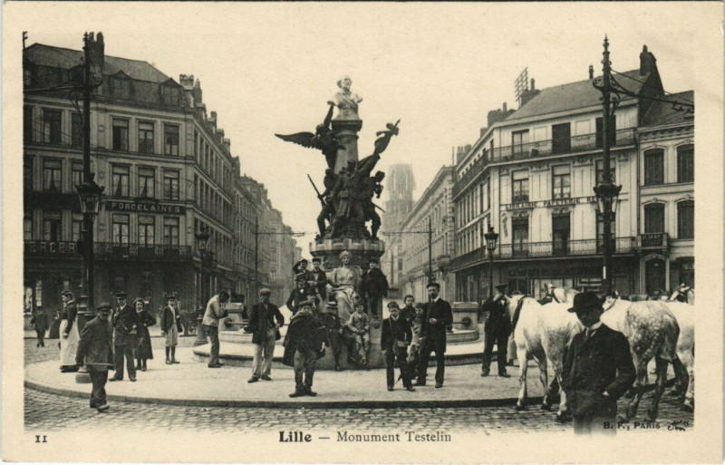 Carte postale ancienne Lille - Monument Testelin à Lille