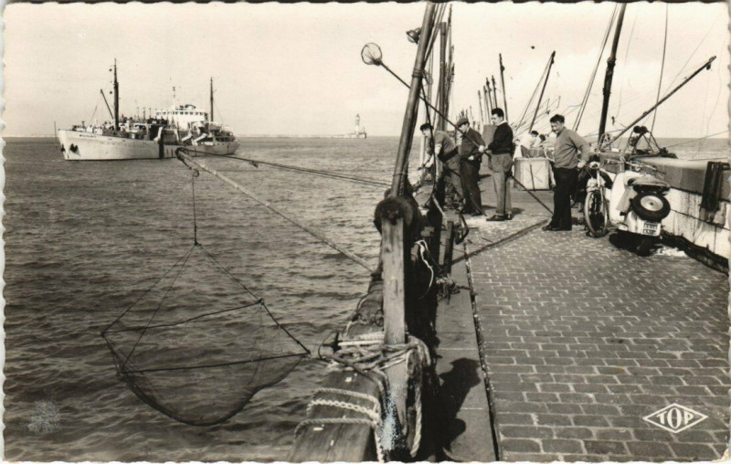 Carte postale ancienne Dunkerque - Jetée Est est et Chenal à Dunkerque