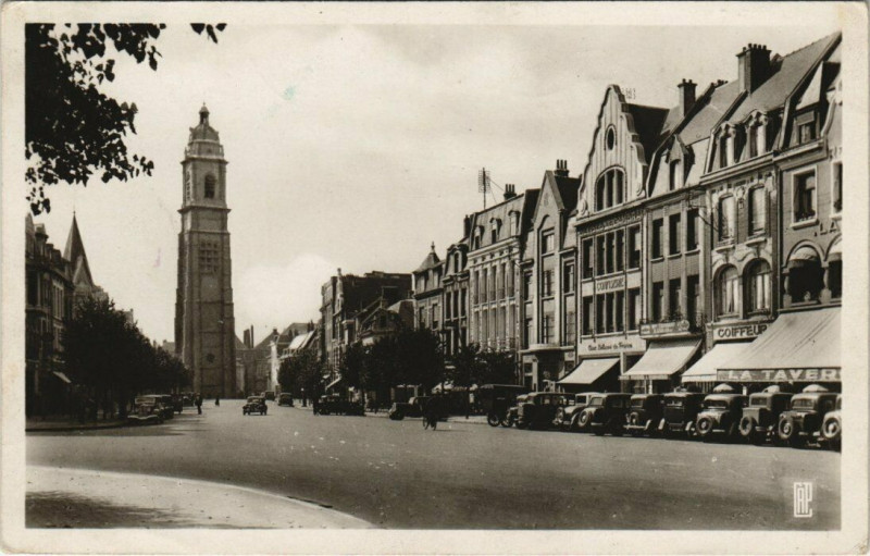 Carte postale ancienne Cambrai - Le Beffroi à Cambrai