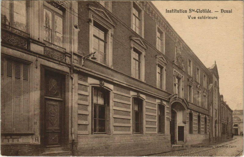 Carte postale ancienne Douai - Institution Sainte-Clotilde à Douai