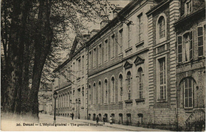 Carte postale ancienne Douai - L'Hopital général à Douai