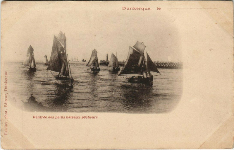 Carte postale ancienne Dunkerque - Rentrée des petits bateaux pecheurs à Dunkerque