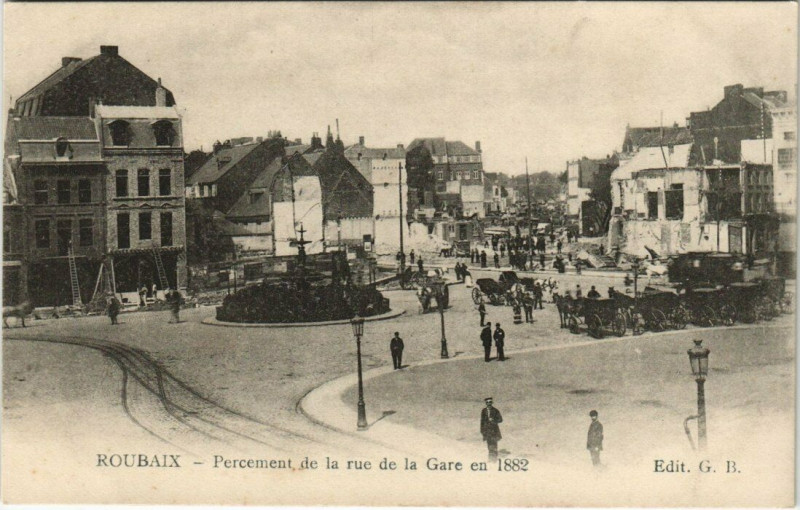 Carte postale ancienne Roubaix - Percement de la rue de la Gare en 1882 à Roubaix