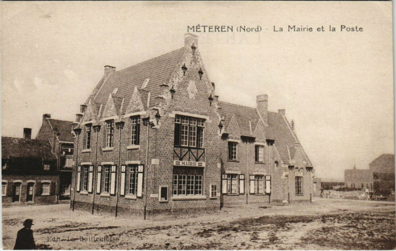 Carte postale ancienne Meteren - La Mairie et la Poste à Méteren