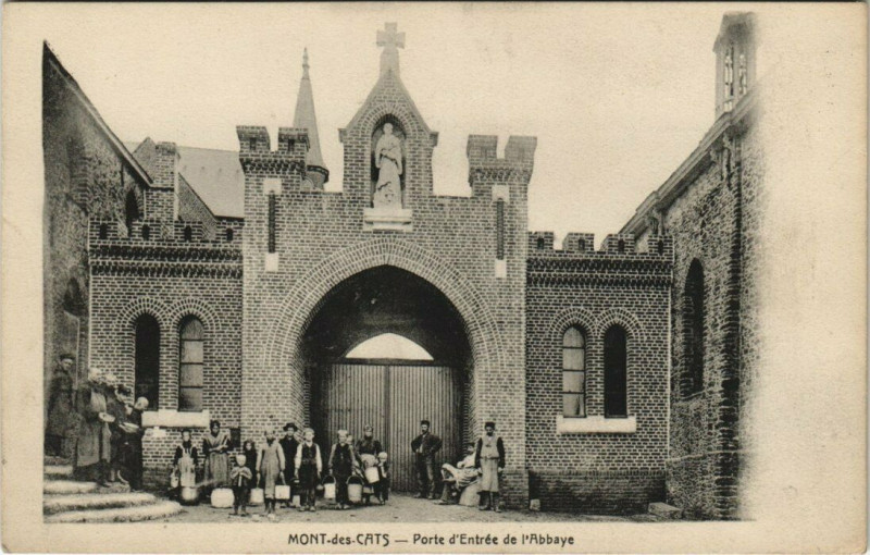 Carte postale ancienne Mont-des-Cats - Porte d'Entrée de l'Abbaye