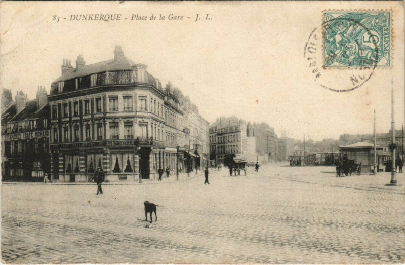 Carte postale ancienne Dunkerque - Place de la Gare à Dunkerque