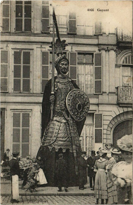 Carte postale ancienne Douai - Gayant à Douai