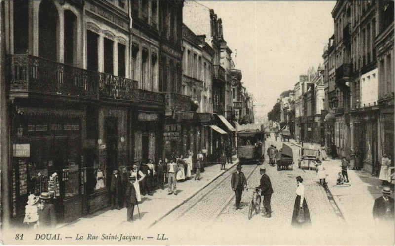Carte postale ancienne Douai - La Rue Saint-Jacques à Douai
