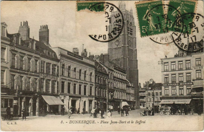 Carte postale ancienne Dunkerque - Place Jean-Bart et le Beffroi à Dunkerque