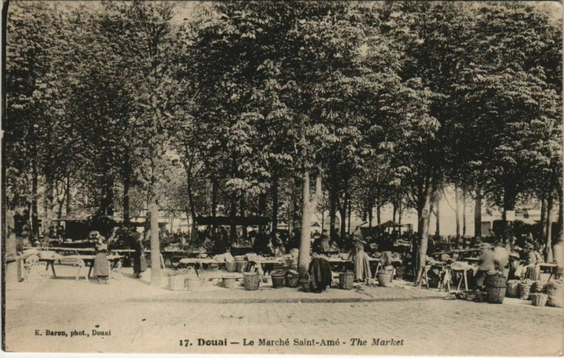 Carte postale ancienne Douai - Le Marche Saint-Ame à Douai