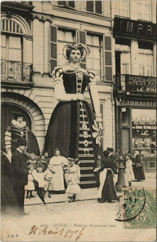 Carte postale ancienne Douai - Madame Gayant en 1907 à Douai