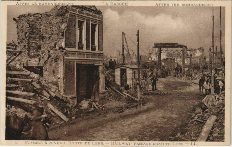 Carte postale ancienne La Bassee - Apres le Bombardements à La Bassée