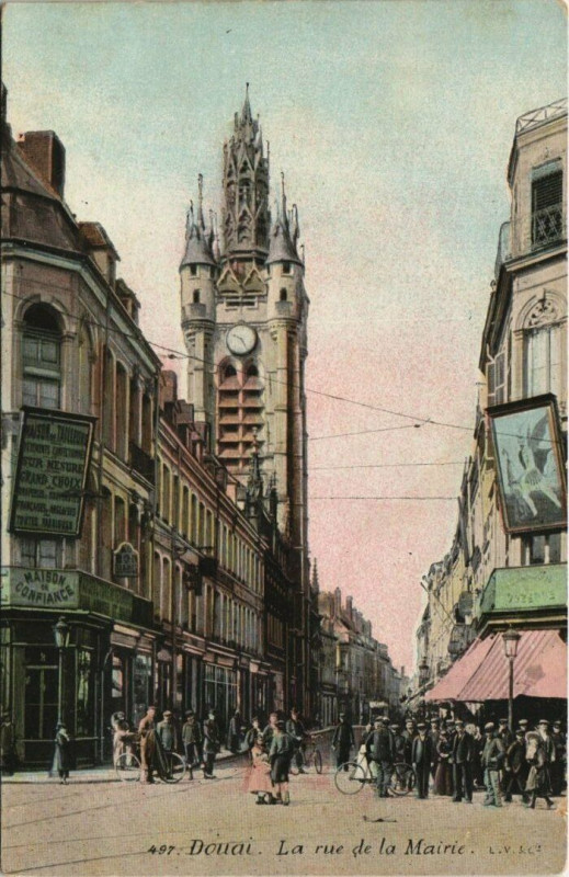 Carte postale ancienne Douai - La Rue de la Mairie à Douai