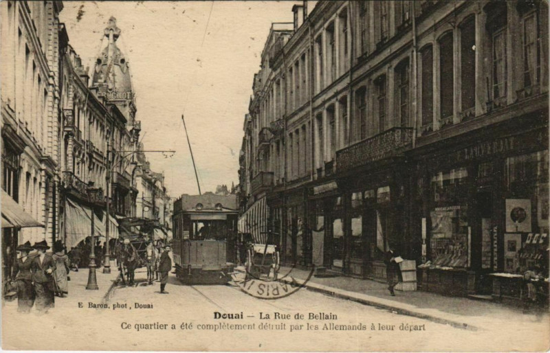 Carte postale ancienne Douai - La Rue de Bellain à Douai