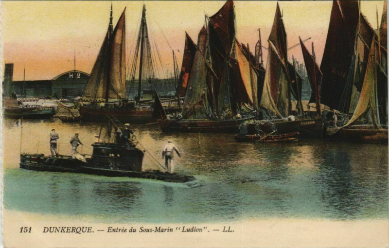 Carte postale ancienne Dunkerque - Entrée du Sous-Marin à Dunkerque